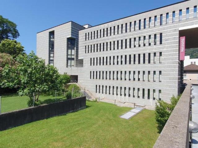 Vivere in un'opera di Mario Botta: raffinato attico nel cuore di Bellinzona