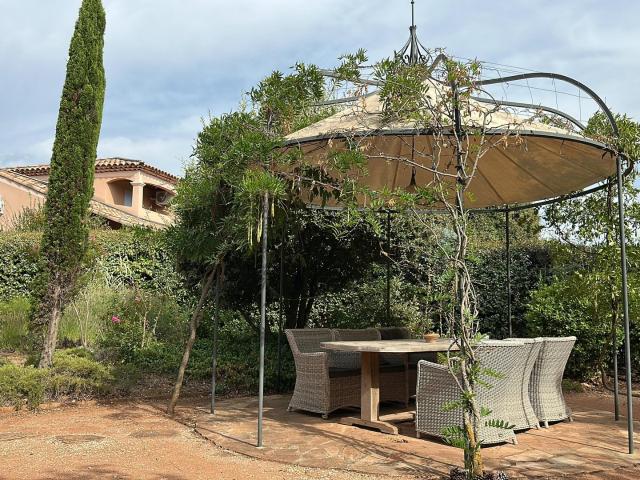 Vivez dans une atmosphère chaleureuse en Provence, avec une. 112m² Nans les Pins