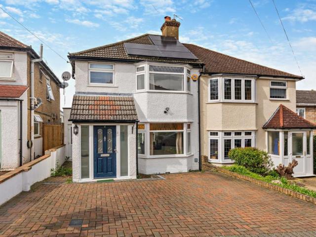 Vivian Close, Watford WD19 3 bed semi detached house to rent £2,230 pcm £515 pw