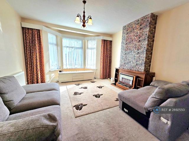 Vivian Avenue, Wembley, HA9 3 bed semi detached house to rent £2,150 pcm £496 pw