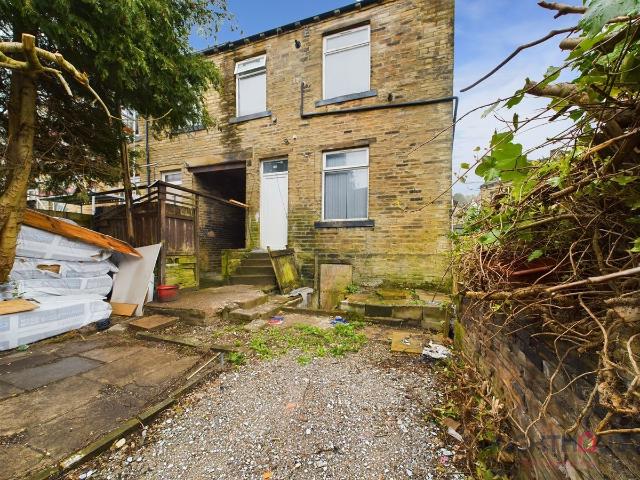 Vivian Place, Bradford BD7, 3 bed terraced house to rent, £775 pcm | PrimeLocation