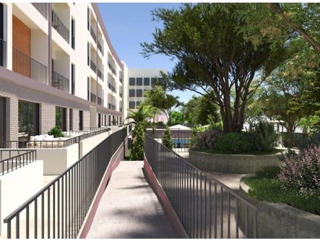 Vivienda 1º B Escalera IV con jardines y piscina en zonas comunes, con terraza y balcón dando a la p