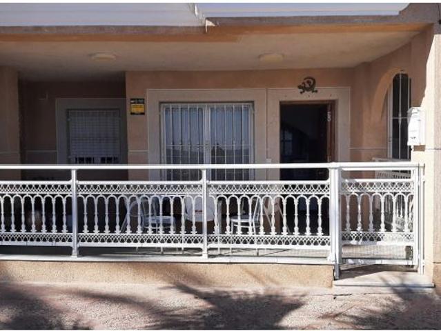 Vivienda 3 dormitorios y dos baños en planta baja con garaje y sótano frente al mar en Villaricos