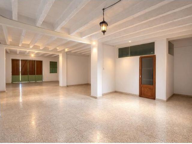 VIVIENDA TIPO DUPLEX CON PATIO Y GARAJE EN EL CENTRO DE INCA