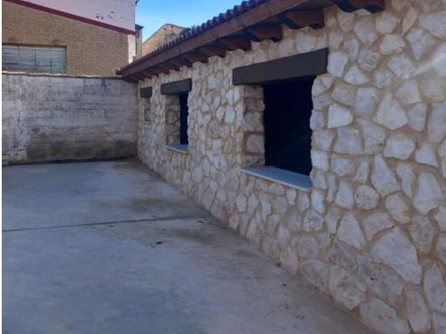 VIVIENDA UN DORMITORIO CON TERRENO