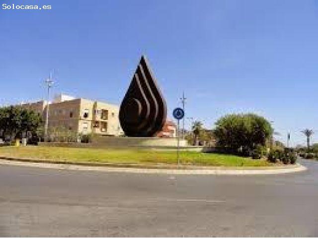 VIVIENDA UNIFAMILIAR ADOSADA OCUPADA POR PERSONA SIN JUSTO TÍTULO ESTE INMUEBLE DEBIDO A SU ESTADO O