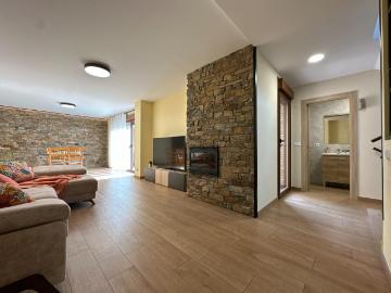 VIVIENDA UNIFAMILIAR ADOSADA EN LA PUEBLA DE ALFINDEN