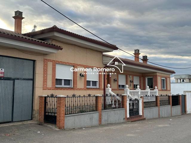 VIVIENDA UNIFAMILIAR AMUEBLADA A 40 KM DE SALAMANCA EN PLANTA BAJA CON JARDIN