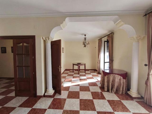 VIVIENDA UNIFAMILIAR CON COCHERA EN PEDRO ABAD!