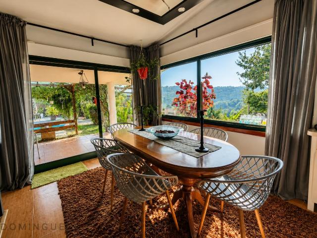 VIVIENDA UNIFAMILIAR CON FINCA DE 1.500 M² Y PISCINA EN MOS