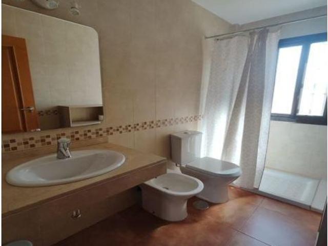 VIVIENDA UNIFAMILIAR CON PISCINA PRIVADA!