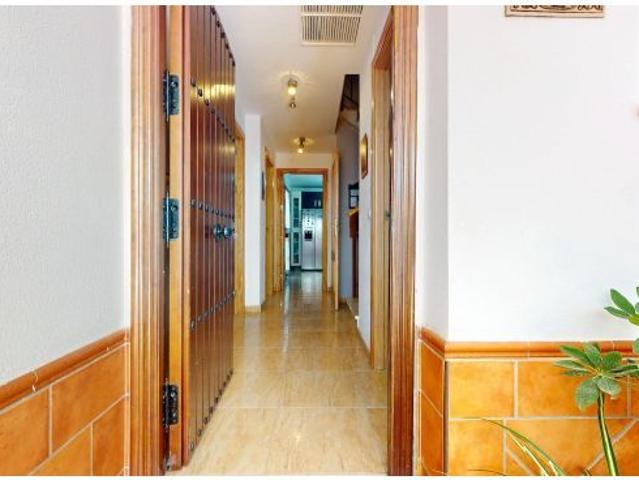 VIVIENDA UNIFAMILIAR DE 252 M2 TOTALMENTE LEGAL MUY CERCA DE CÓRDOBA