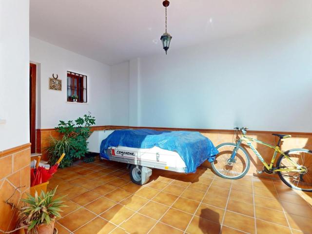 VIVIENDA UNIFAMILIAR DE 252 M2 TOTALMENTE LEGAL MUY CERCA DE CÓRDOBA