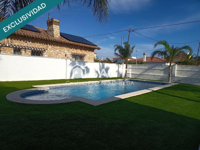 Vivienda unifamiliar en una sola planta, reformada íntegramente en Miami Platja, a 5 minutos de la playa