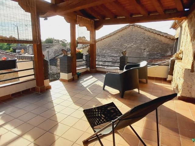 VIVIENDA UNIFAMILIAR EN SOTOSALBOS, REFORMADA ÍNTEGRAMENTE CONSTRUIDA EN MAMPOSTERÍA DE PIEDRA DE GRANITO CON TRES DORMITORIOS