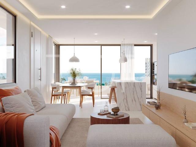 Vivienda a estrenar con amplia terraza y vistas al mar en La. 73m² Playa de las Américas