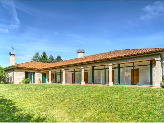 VIVIENDA A TAN SOLO 15 MINUTOS DE SANTIAGO DE COMPOSTELA. CON ALTA CALIDAD EN LA CONSTRUCCIÓN
