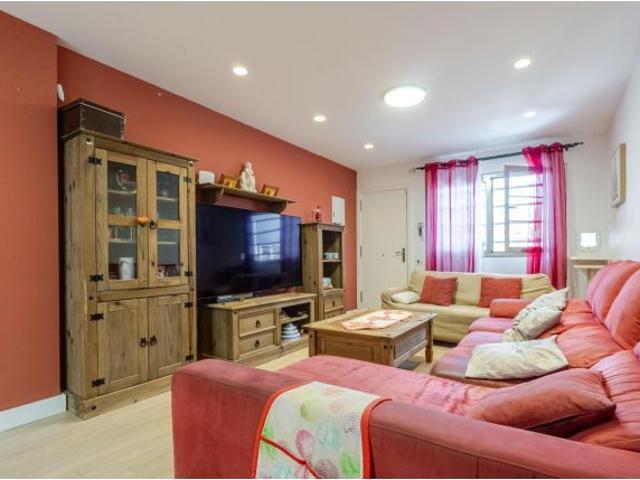 VIVIENDA ADOSADA EN GÁLDAR