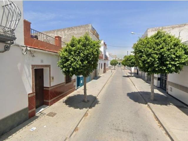 VIVIENDA ADOSADA EN LOS PALACIOS Y VILLAFRANCA SEVILLA. ACTIVO INMOBILIARIO SIN POSESIÓN, NO VISIT