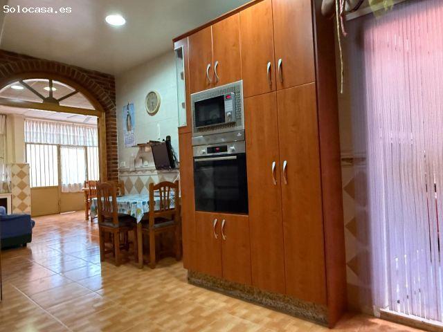 VIVIENDA ADOSADA TIPO DÚPLEX CON TERRAZA EN LOS DOLORES