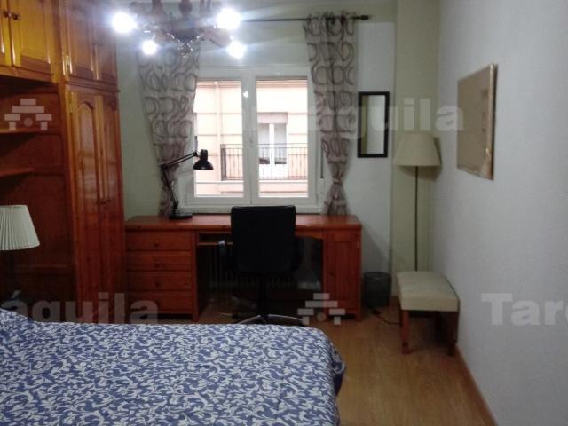VIVIENDA AMPLIA DE CUATRO DORMITORIOS EN LA PLAZA OESTE