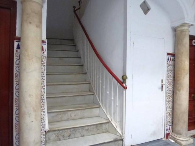 Vivienda amplia junto a iglesia San Lorenzo