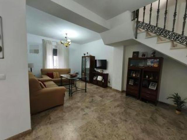 VIVIENDA, AMPLIA Y CON MUCHA LUZ EN PEDRO ABAD!