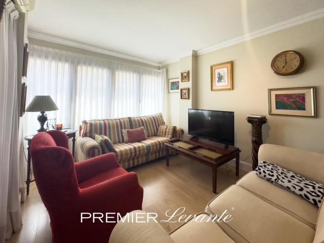 Vivienda amueblada y equipada, 3hab y 2 baños, GARAJE OPCIONAL, ascensor, céntrico y con AACC