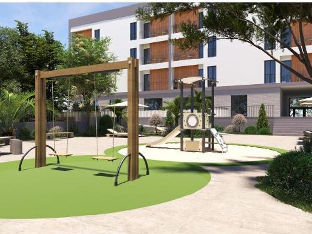 Vivienda B Escalera III Planta Primera con jardines y piscina en zonas comunes, con terraza y balcón