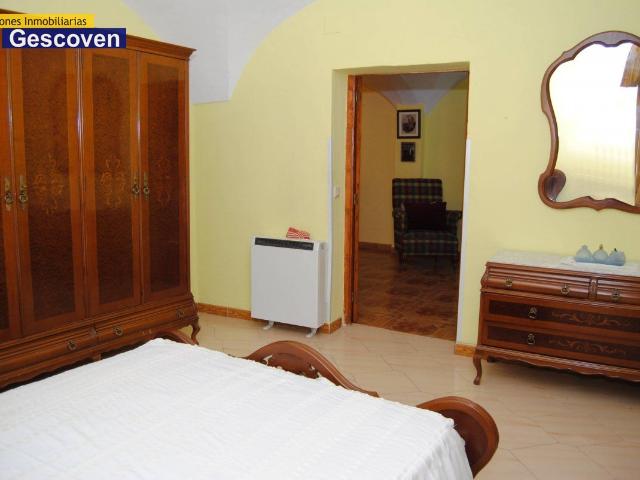 VIVIENDA CÉNTRICA CON AMPLIAS POSIBILIDADES