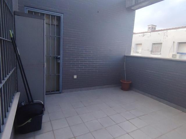 VIVIENDA COMO NUEVA, AMUEBLADA Y CON GRAN TERRAZA EN CARRETERA DE TRASSIERRA, 1 HABITACIÓN