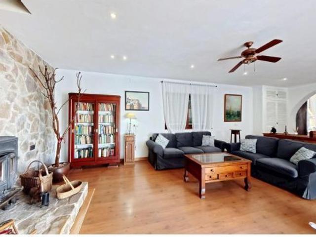 ?Vivienda con amplia parcela en entorno natural, a 10 minutos de Requena