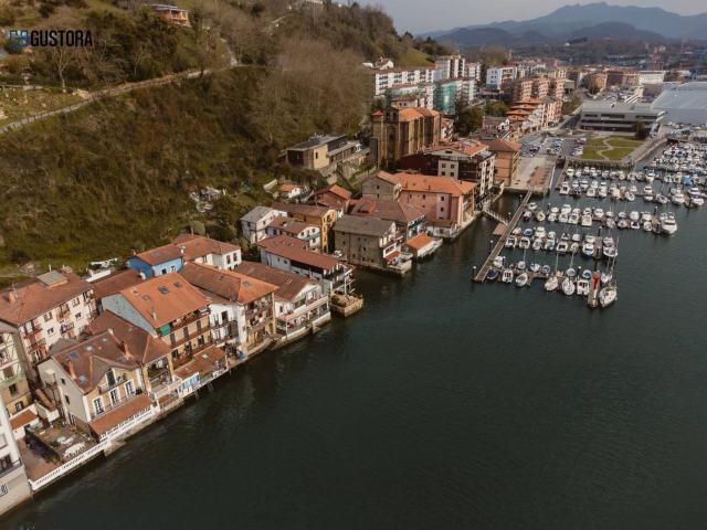 Vivienda con terraza sobre la bahía en Pasai Donibane