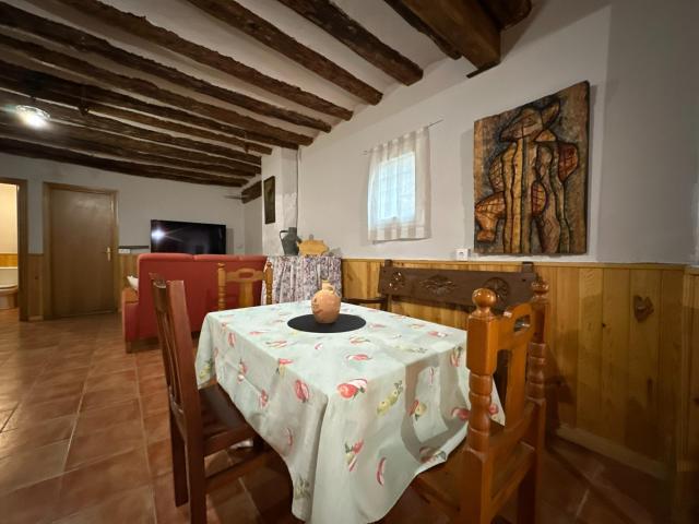 Vivienda con bodega equipada y local comercial independiente