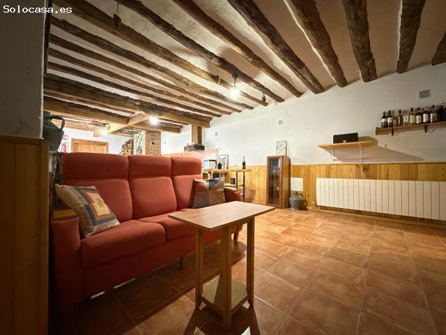 Vivienda con bodega equipada y local comercial independiente
