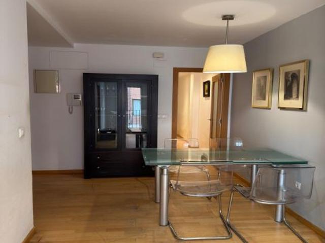 Vivienda con balcón y terraza interior próxima al Centro Histórico y Mercado Central de Valencia