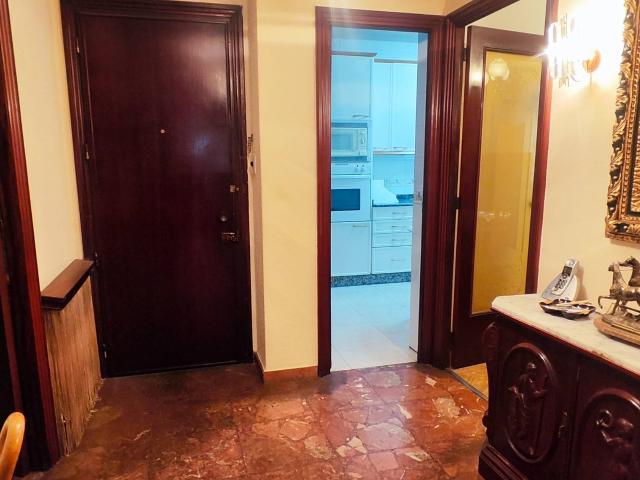 VIVIENDA CON GARAJE EN CALLE NOREAS