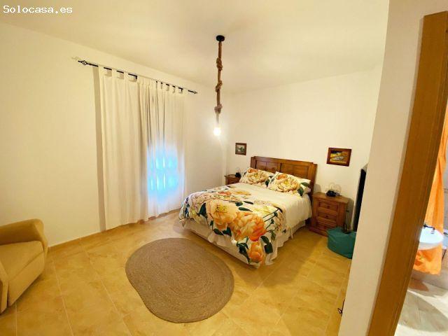 Vivienda con garaje, trastero y piscina comunitaria en Urbanización El Ejido – Alcalá de los Gazules