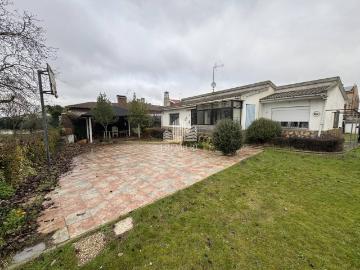 Vivienda con gran parcela en el centro de Doñinos de Salamanca