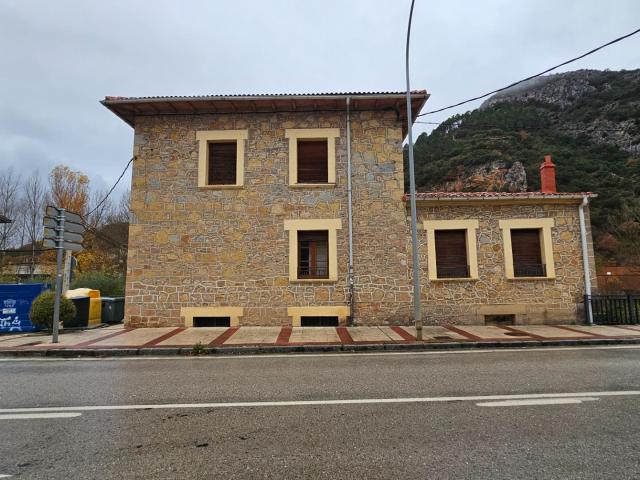 CASA CON ENCANTO Y JARDÍN EN OÑA