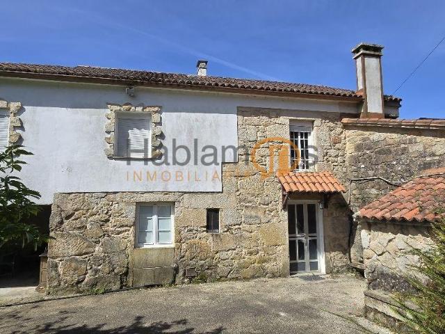 Vivienda con encanto para reformar en Iria Flavia, ideal inversión turística cerca del Camino de Santiago