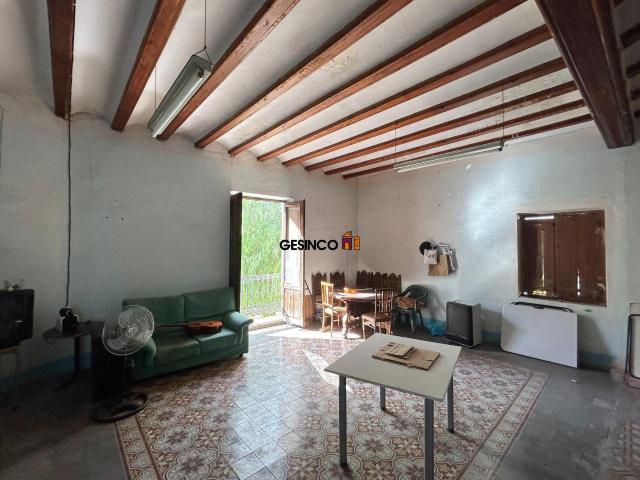 VIVIENDA CON LOCAL COMERCIAL EN CHAFLÁN