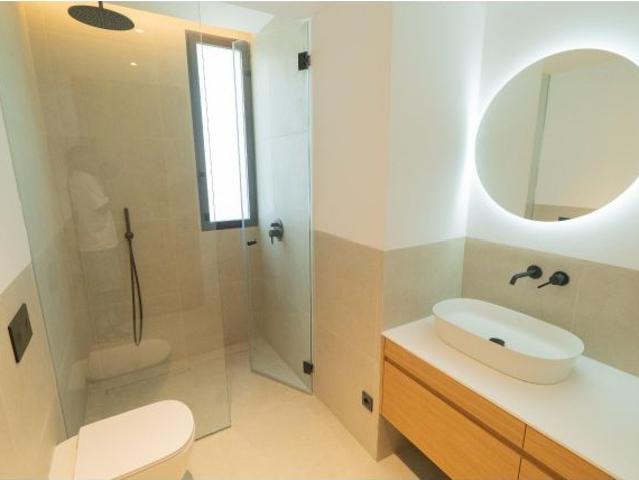 VIVIENDA CON TERRAZA — 3 DORMITORIOS | 2 BAÑOS | DISEÑO LUMINOSO
