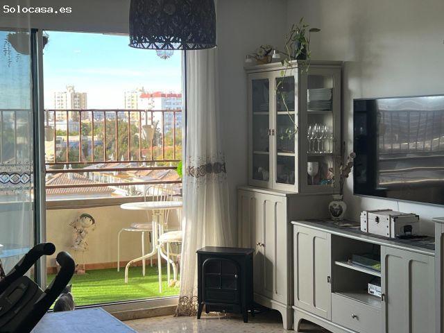 Vivienda con terraza y 4 dormitorios en Santa Clara, urbanización privada con zonas verdes