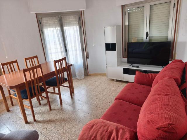 VIVIENDA DE 4 DORMITORIOS REFORMADA CON BALCÓN