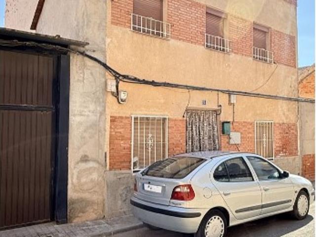 Vivienda de 186 m² construidos con patio y terraza en Madridejos Toledo