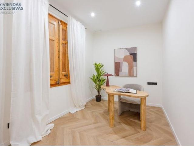 Vivienda de 214 m2 reformada con 4 dormitorios, suite y dos patios en finca clásica de Muntaner Diag