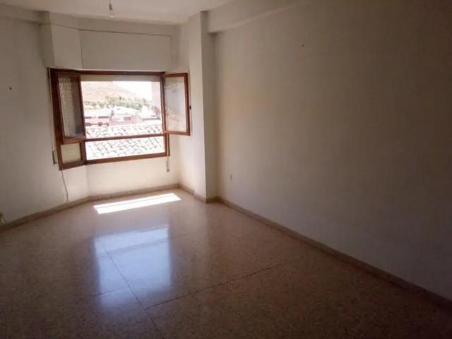 VIVIENDA DE 3 DORMITORIOS CON EXCELENTES VISTAS Y MUY CENTRICA