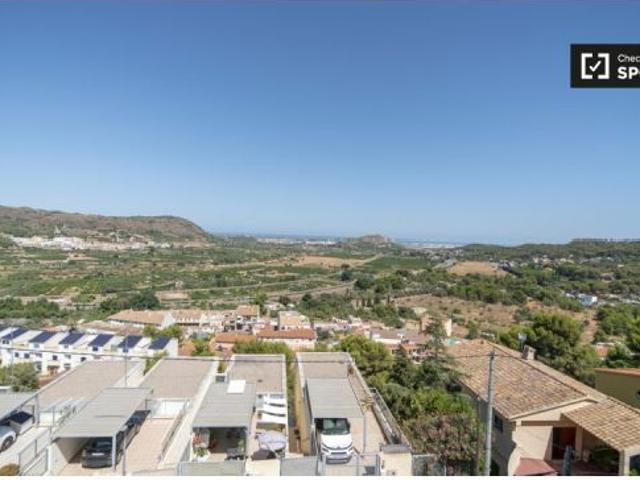 Vivienda de 3 dormitorios en alquiler en Gilet, Valencia