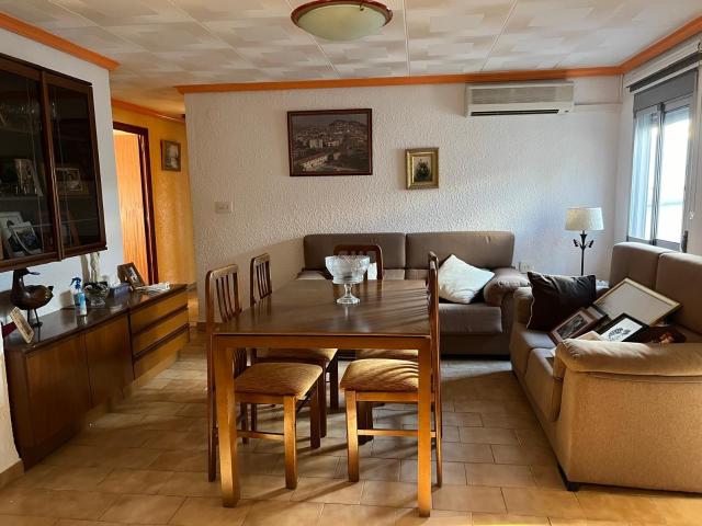 VIVIENDA DE 3 PLANTAS DE ALTURA MUY CENTRICA